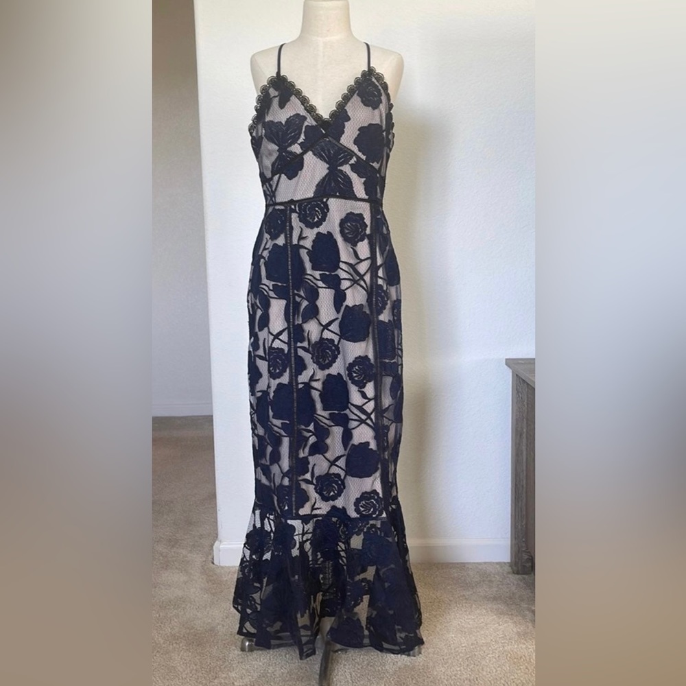 Gorgeous lace trumpet midi dress!